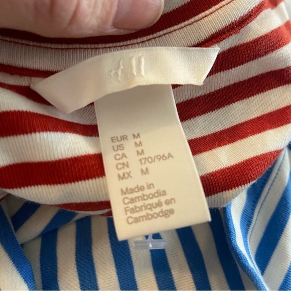 🛍️3/$30 H&M women’s  striped ruffled long sleeved shirt in size medium - Picture 15 of 15